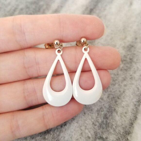 Vintage White Enamel Drop Shaped Dangle Earrings, Minimal Clean Design, Estate - Picture 3 of 5